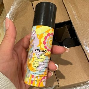 5 Amika headstrong hair spray